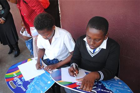 MySchool joins loot.co.za to hand over 3000 Tutudesks 