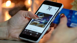 The benefits of shopping on Instagram with AR