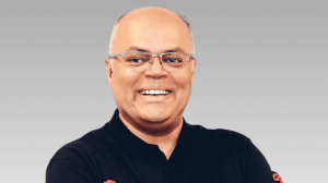 <i>HOT 102.7FM</i> Welcomes Alan Khan