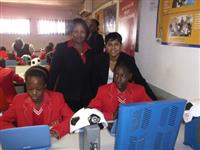 <i>Vodacom Millionaires</i> donates computer lab to Reagile Primary School