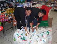 Middelburg SPAR donates groceries to families affected by Rolfe Laboratories explosion