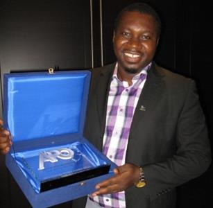 Kofi Adu Domfeh wins APO's <i>Energy Media Award</i>